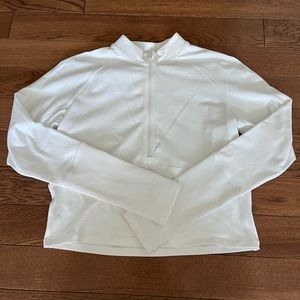 BEAND NEW LULULEMON CROPPED QUARTERZIP